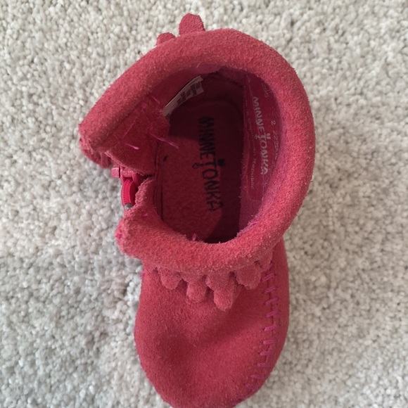 Authentic Minnetonka moccasin size 2 - Picture 4 of 4